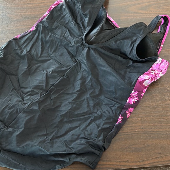 New Swimsuits For All Exploded Floral Chlorine Resistant Tank One
Piece size 18 - Picture 4 of 4